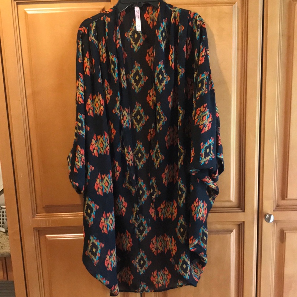 Black/multi color 3/4 sleeve kimono (one size)